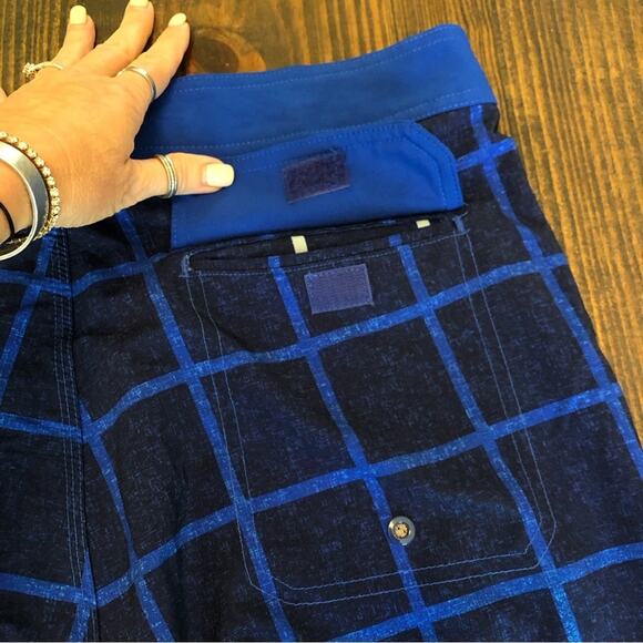 Old Navy Blue Geometric Board Surfing Shorts Mens Size 34 Swim Beach Vacation - Picture 2 of 9